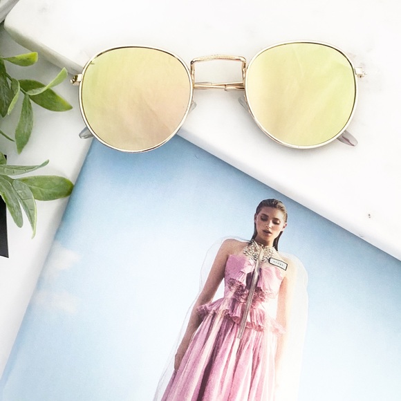Erica Rose Accessories - 🆑 "Brooklyn" Sunglasses || Rose Gold Mirror Round